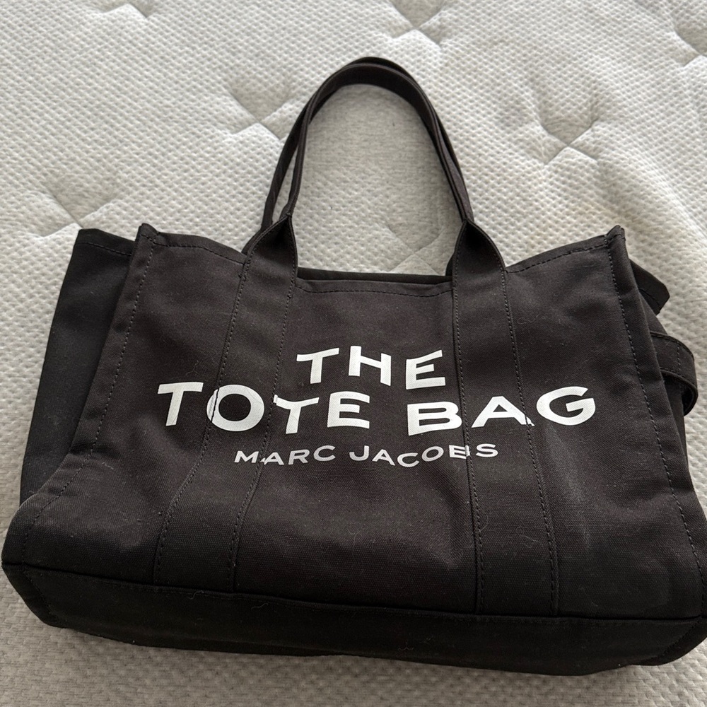 Marc Jacobs Black Canvas Tote Bag


16x13 - Picture 3 of 4